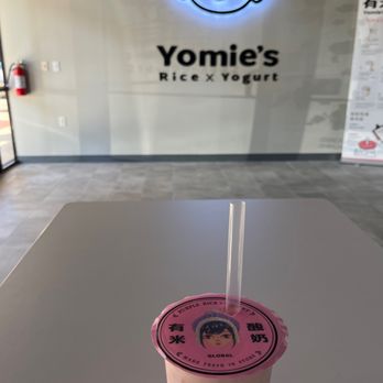Yomie’s Rice X Yogurt - Strawberry Yogurt Smoothie - Ice Cream & Frozen Yogurt Near Me - Plano, Texas