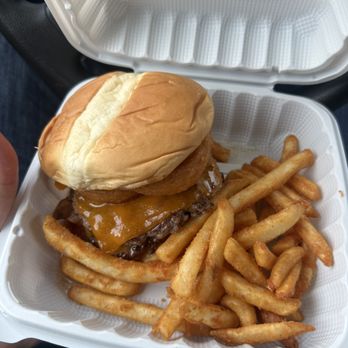 Kristy's Down Home Cookin' - BBQ smash burger - Food Court Near Me - Estacada, Oregon