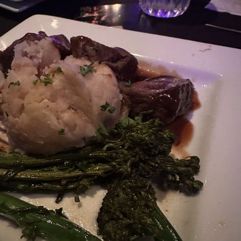 Suite Restaurant / Lounge - Bistro Medallion Steak* (GFO) - Bars Near Me - Bellevue, Washington Suite Restaurant / Lounge - Bistro Medallion Steak* (GFO) - Bars Near Me - Bellevue, Washington