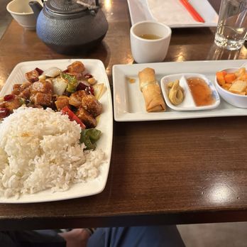 Han Dynasty - Kung Pao Tofu lunch special with a spring roll and pickled vegetables - Szechuan Near Me - Brooklyn, New York Han Dynasty - Kung Pao Tofu lunch special with a spring roll and pickled vegetables - Szechuan Near Me - Brooklyn, New York