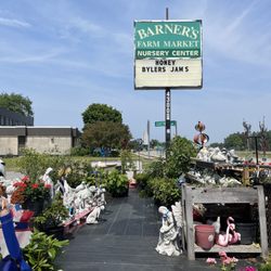 Barner's Farmer Market - Outside