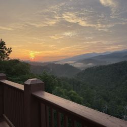 Stony Brook Cabins - Sunrise from the upper deck