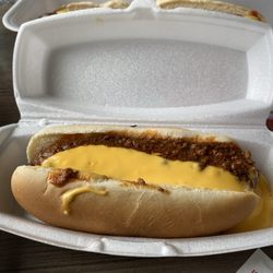 Capt'n Franks - Chili cheese dog