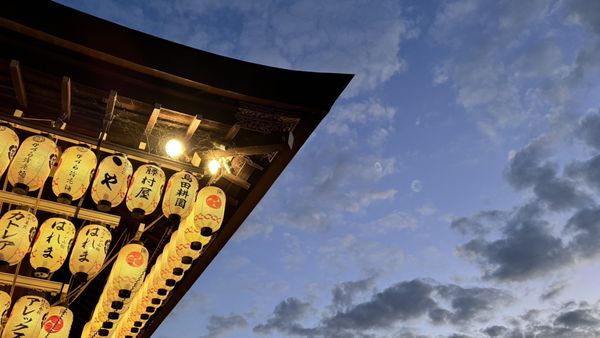 Yasaka Shrine by null