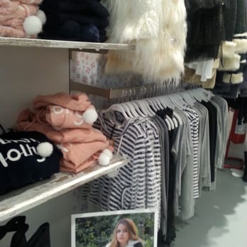 Molly Bracken - Women's Clothing Near Me - Florence, FI