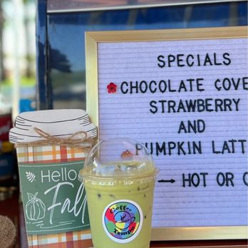 Green Market Pompano Beach - a sign and a drink - Farmers Market Near Me - Pompano Beach, Florida Green Market Pompano Beach - a sign and a drink - Farmers Market Near Me - Pompano Beach, Florida