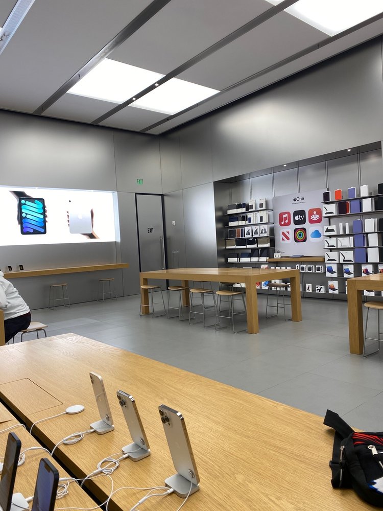 APPLE STORE GREENWICH AVENUE Updated September 2024 27 Photos