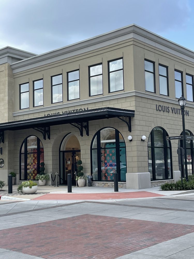 LOUIS VUITTON WOODLANDS MARKET STREET 10 Photos & 38 Reviews 9595