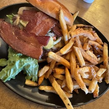 Trailhead Public House & Eatery - Hot trails - Burgers Near Me - Moab, Utah Trailhead Public House & Eatery - Hot trails - Burgers Near Me - Moab, Utah