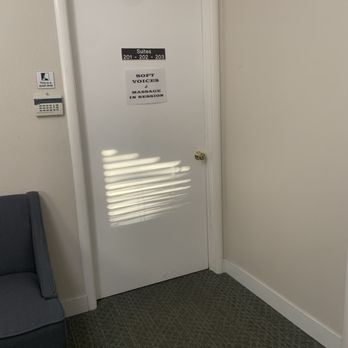 Gloww With Mo - Interior entrance - Skin Care Near Me - Sacramento, California Gloww With Mo - Interior entrance - Skin Care Near Me - Sacramento, California