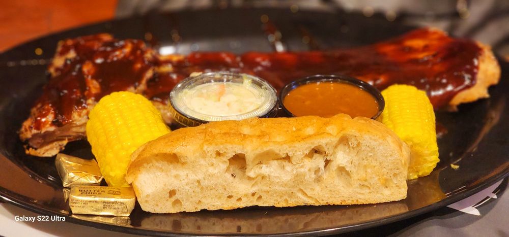 Ellis Island BBQ - Photo 3