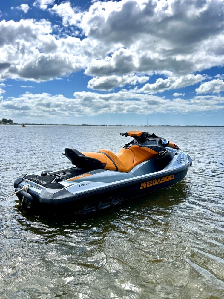 Shoreline Jet Ski Rentals  Logo