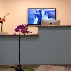 Floss - This office is so clean and inviting! I love the beautiful images they have on the tv! They play whatever music you like!