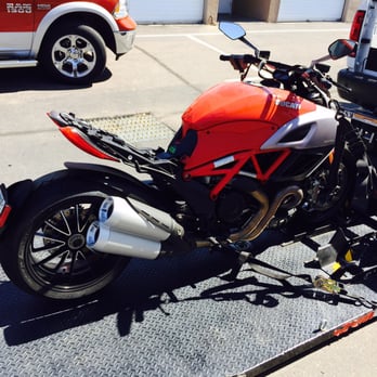 Arizona Motorcycle Towing - He checked my seat in case it will fly off during the towing. And yes seat was loose. So he removed it.  Thanks. - Towing Near Me