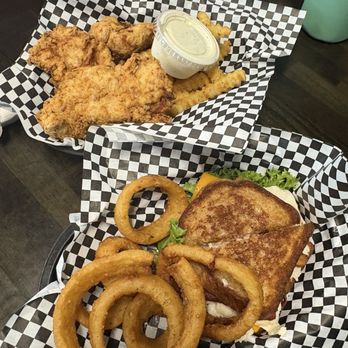 World of Golf - Turkey club, onion rings, fries, and chicken tenders - Golf Near Me - Florence, Kentucky World of Golf - Turkey club, onion rings, fries, and chicken tenders - Golf Near Me - Florence, Kentucky