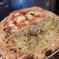 Domenica - Clam & Margherita pizza
