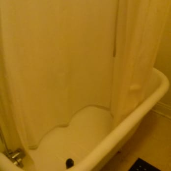 11th Avenue Hostel - Love the old school Victorian bathtub! - Hostels Near Me - Denver, Colorado