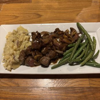 Grains & Grill - Makers Beef Tips - American Near Me - Fairmount, Indiana