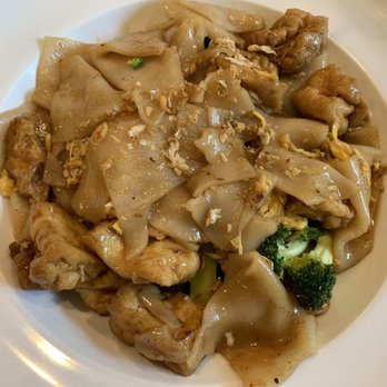 Buuz Thai Eatery - Tofu Pad Siew - Thai Near Me - Arlington, Virginia