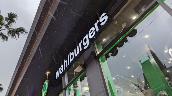 Wahlburgers by null