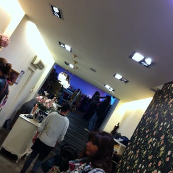 Sienna - het interieur - Women's Clothing Near Me - Antwerp, VAN