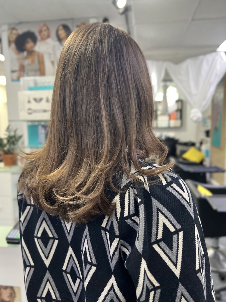 Hair Market Salon Logo