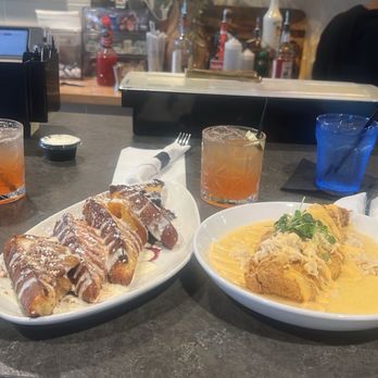 Besties Table - Catfish & Grits with French toast platter - Breakfast & Brunch Near Me - Indianapolis, Indiana Besties Table - Catfish & Grits with French toast platter - Breakfast & Brunch Near Me - Indianapolis, Indiana