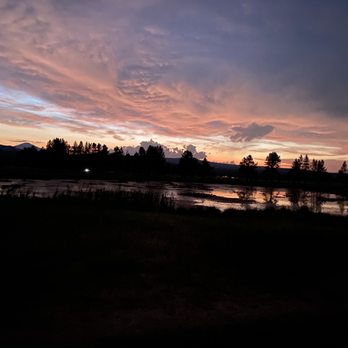 Sunriver Resort - Gorgeous sunset - Resorts Near Me - Sunriver, Oregon Sunriver Resort - Gorgeous sunset - Resorts Near Me - Sunriver, Oregon