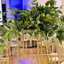 The English Garden Flower Shop - Incredibly beautiful! We received so many compliments on how great room looked! Thank you, Sadie!!!