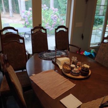 Pure Movers - Very heavy table and my great great grandmas chairs - Movers Near Me - Seattle, Washington Pure Movers - Very heavy table and my great great grandmas chairs - Movers Near Me - Seattle, Washington