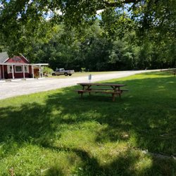 Phoenix Fruit Farm - Nice shady place to sit and have a snack!