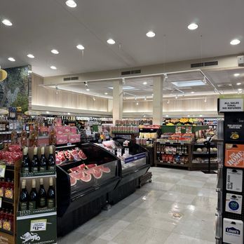 Straub's Fine Grocers - Grocery Near Me - Webster Groves, Missouri