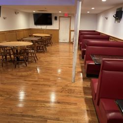Lei's Garden Restaurant - New floor in the lounge area and tables for bigger party's!