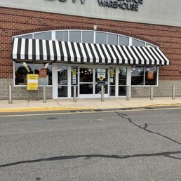 Exterior photo of DSW Designer Shoe Warehouse - Fairfield, Connecticut Exterior photo of DSW Designer Shoe Warehouse - Fairfield, Connecticut
