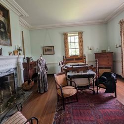 Oatlands Historic House & Gardens - Carter bedroom with their original furnishings
