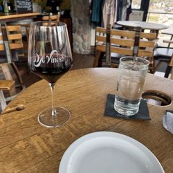 DA Vines Vineyard Wines & Bistro - Beautiful Bistro