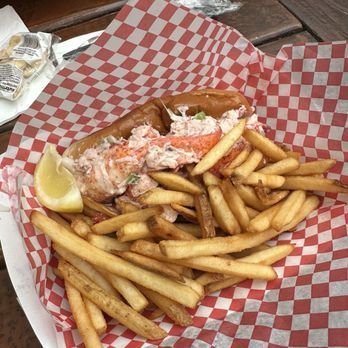 Yankee Lobster - Hot Buttered Lobster Roll - Seafood Markets Near Me - Boston, Massachusetts