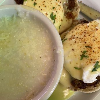 Pearl's Oyster Bar - Crab cake Benedict with shrimp grits - Seafood Near Me - Philadelphia, Pennsylvania Pearl's Oyster Bar - Crab cake Benedict with shrimp grits - Seafood Near Me - Philadelphia, Pennsylvania