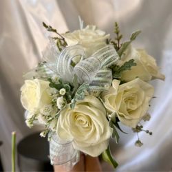 Simi Flowers and Gifts - White Iridescent Corsage
