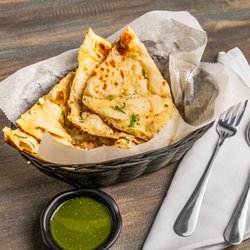 Aanch Asian Fusion - Garlic Naan