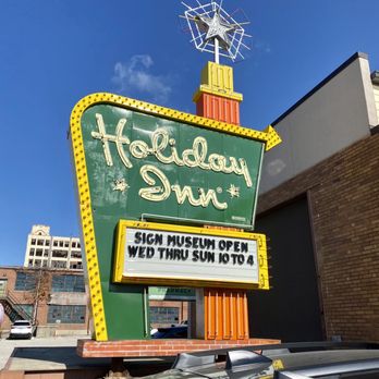 American Sign Museum - Retro Holiday Inn sign. - Museums Near Me - Cincinnati, Ohio