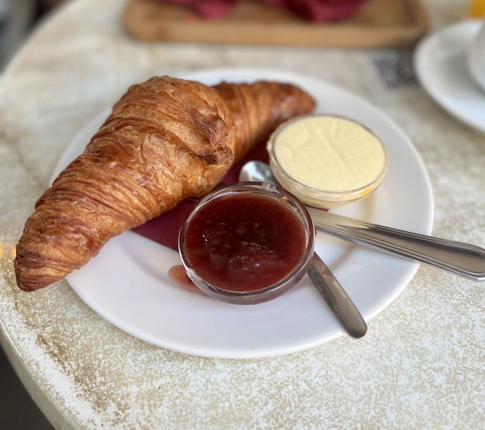 Croissant Show