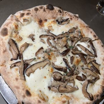 Il Brutto - Funghi Pizza! - Italian Near Me - Austin, Texas Il Brutto - Funghi Pizza! - Italian Near Me - Austin, Texas
