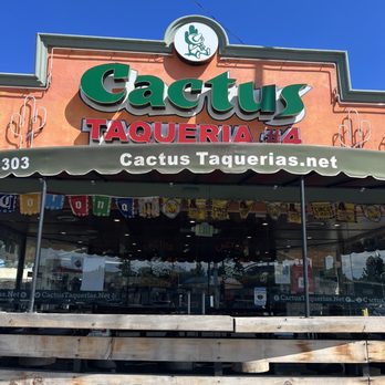 Cactus Taqueria - The outside sitting area - Mexican Near Me - Los Angeles, California
