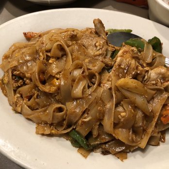 Thai Basil Restaurant - Drunken noodles with pork - Thai Near Me - Sevierville, Tennessee Thai Basil Restaurant - Drunken noodles with pork - Thai Near Me - Sevierville, Tennessee