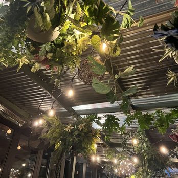 Fumo - Ceiling - Pizza Near Me - New York, New York Fumo - Ceiling - Pizza Near Me - New York, New York