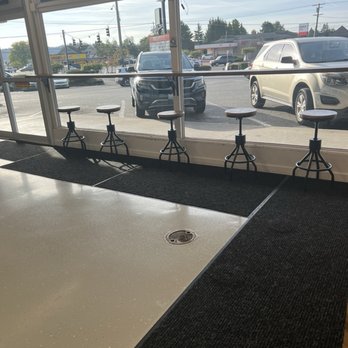 Laundry Day - Clean sitting area - Laundromat Near Me - Silverdale, Washington Laundry Day - Clean sitting area - Laundromat Near Me - Silverdale, Washington