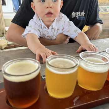 Creekside Brewing Company - Beer flight - Breweries Near Me - Crossville, Tennessee Creekside Brewing Company - Beer flight - Breweries Near Me - Crossville, Tennessee
