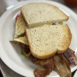 "the" Kitchen - BLT with egg