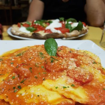 Cantina e Cucina - The ravioli ricotta and spinach, and the bufalina pizza - Cafeteria Near Me - Rome, RM